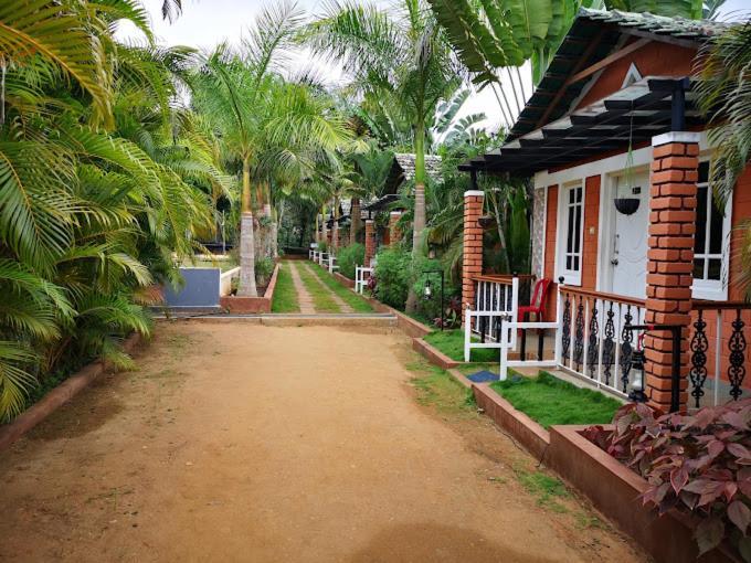 Plumeria Resort Kushālnagar Esterno foto