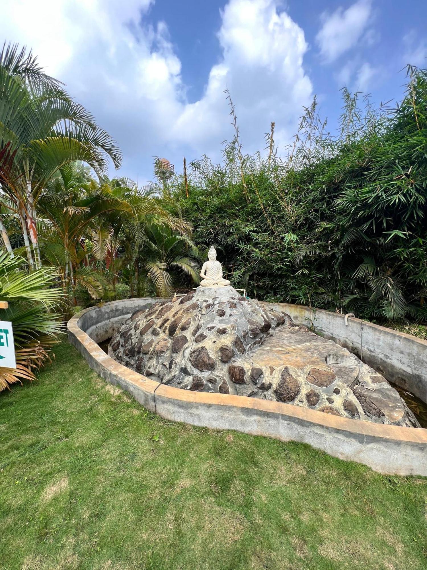 Plumeria Resort Kushālnagar Esterno foto